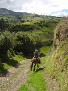 Equateur - Groupe de cavaliers  - Randonnée équestre sur l'avenue des volcans - Randocheval / Absolu voyages